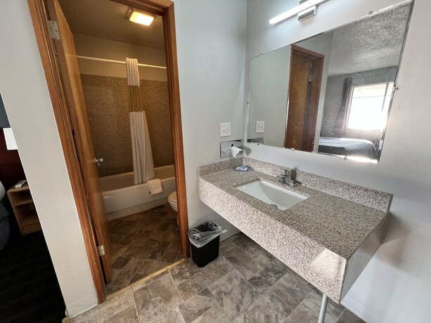 Imagen de la habitación del Hotel BIGGS NU-VU MOTEL. Foto 18