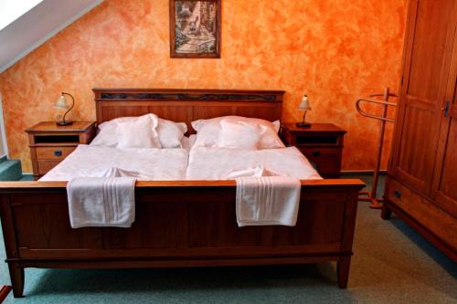 Imagen de la habitación del Hotel BIRDIE Pension & Wellness. Foto 9
