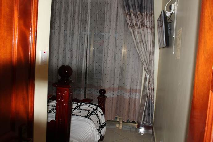 Imagen de la habitación del Hotel BK Castella. Foto 11