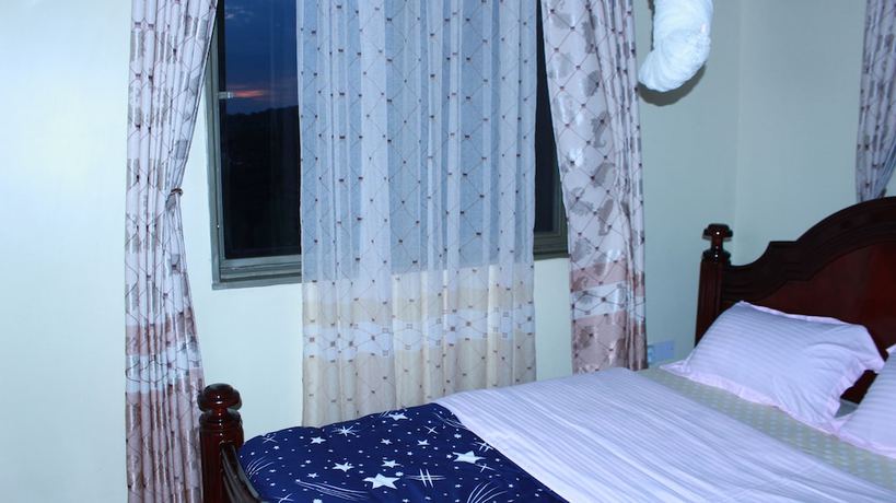 Imagen de la habitación del Hotel BK Castella. Foto 14