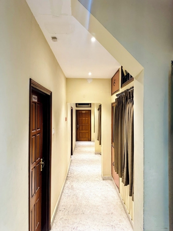 Imagen de los interiores del Hotel BKR Guwahati. Foto 10