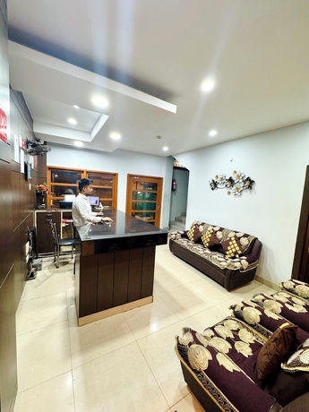 Imagen de los interiores del Hotel BKR Guwahati. Foto 13