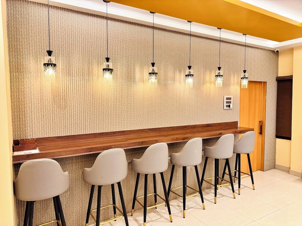 Imagen de los interiores del Hotel BKR Guwahati. Foto 15