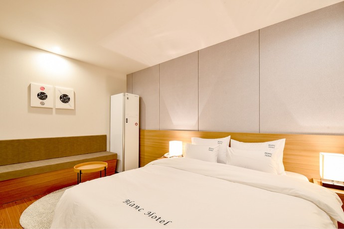 Imagen de la habitación del Hotel BLANC Business. Foto 9