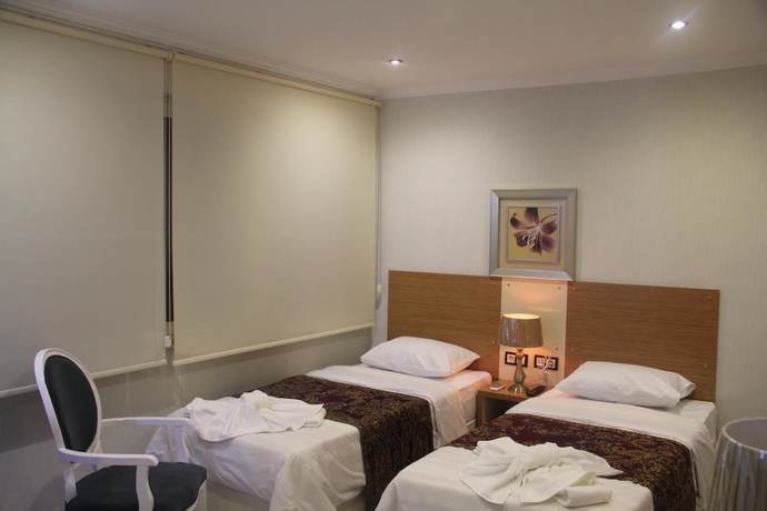 Imagen de la habitación del Hotel BLC. Foto 7