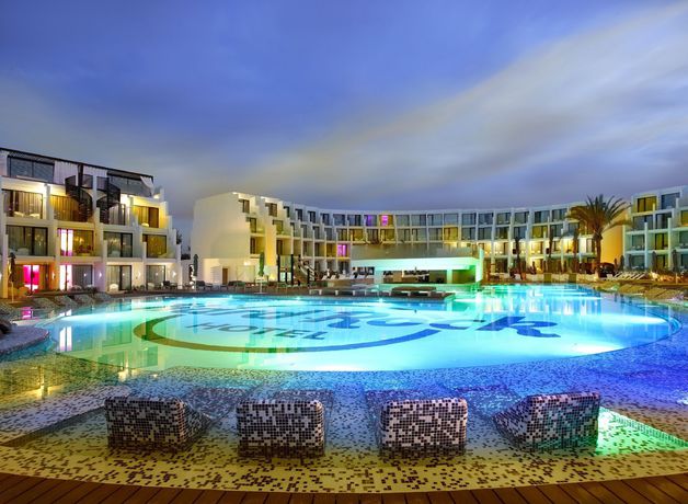 Imagen de la piscina del Hotel BLESS Ibiza The Site. Foto 14