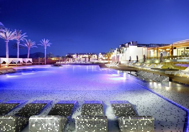 Imagen de la piscina del Hotel BLESS Ibiza The Site. Foto 15