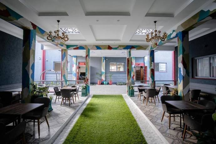Imagen del bar/restaurante del Hotel BLOOMING SUITES, Naivasha. Foto 3