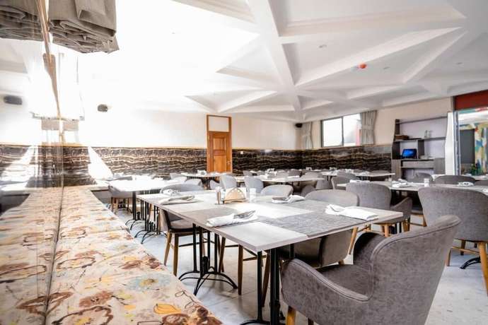 Imagen del bar/restaurante del Hotel BLOOMING SUITES, Naivasha. Foto 4