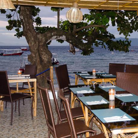 Imagen del bar/restaurante del Hotel BLUE LAGOON DIVE RESORT. Foto 3