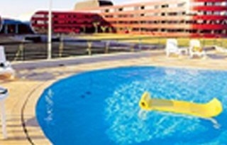 Imagen de la piscina del Hotel BLUE TREE TOWERS BRAS&Iacute;LIA. Foto 3