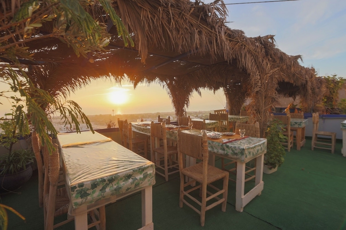Imagen de los interiores del Hotel BLUERINA CAMP HOSTEL. Foto 11