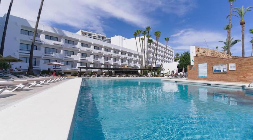 Imagen de la piscina del Hotel BLUESEA Al Andalus. Foto 14