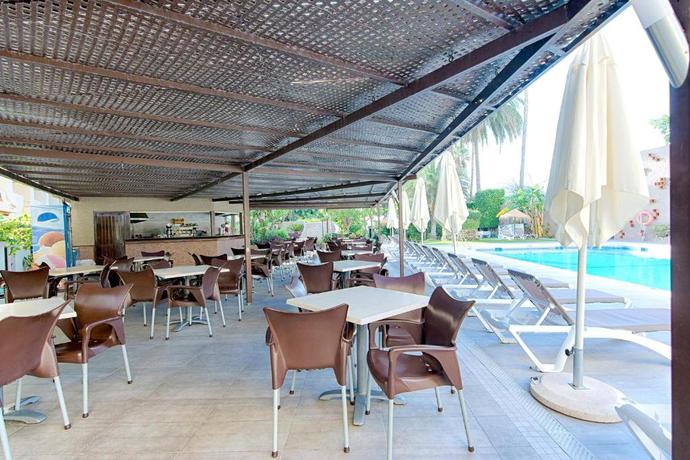 Imagen del bar/restaurante del Hotel BLUESEA Al Andalus. Foto 2