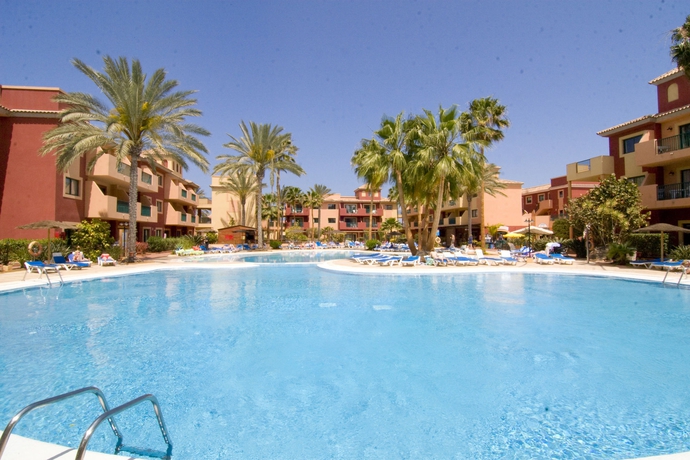 Imagen de la piscina del Hotel BLUESEA Aloe Corralejo. Foto 13