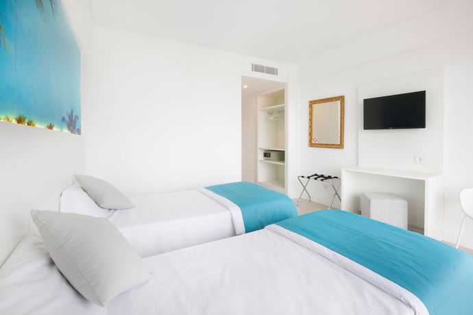 Imagen de la habitación del Hotel BLUESEA Arenal Tower Adults Only. Foto 4