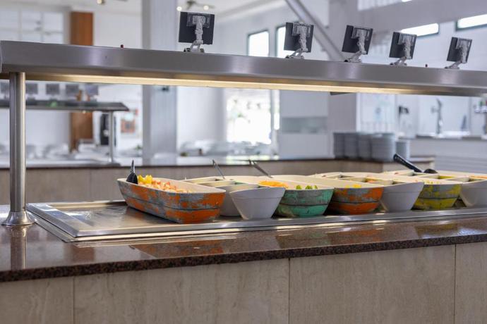 Imagen del bar/restaurante del Hotel BLUESEA Costa Bastián. Foto 2