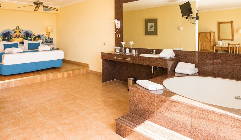 Imagen de la habitación del Hotel BLUESEA Costa Bastián. Foto 8