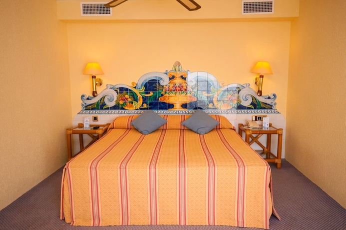 Imagen de la habitación del Hotel BLUESEA Costa Bastián. Foto 11