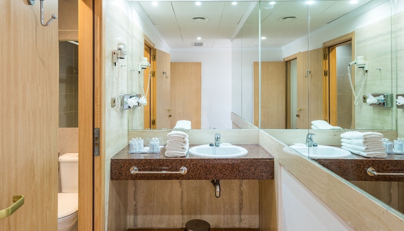 Imagen de la habitación del Hotel BLUESEA Costa Bastián. Foto 12