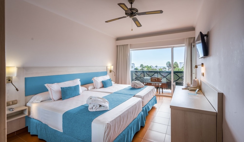 Imagen de la habitación del Hotel BLUESEA Costa Bastián. Foto 14