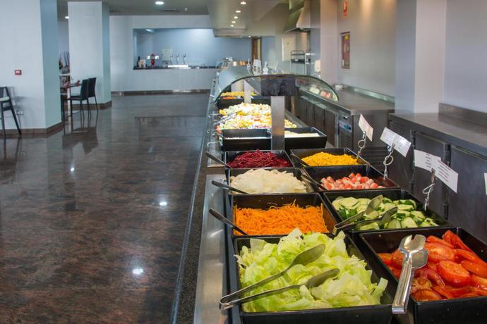 Imagen del bar/restaurante del Hotel BLUESEA Costa Serena. Foto 2