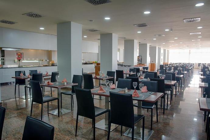 Imagen del bar/restaurante del Hotel BLUESEA Costa Serena. Foto 3