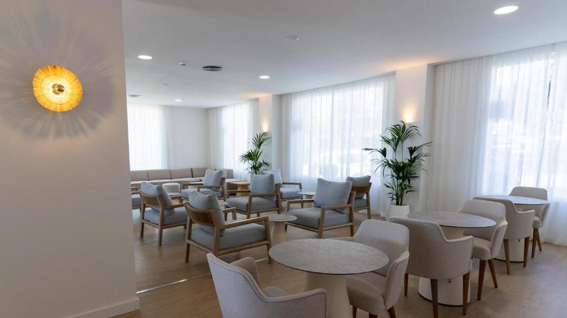 Imagen de los interiores del Hotel BLUESEA Costa Serena. Foto 13