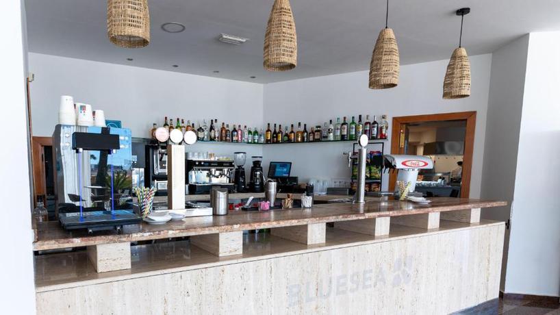 Imagen del bar/restaurante del Hotel BLUESEA Costa Serena. Foto 2