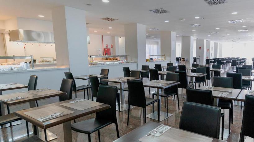 Imagen del bar/restaurante del Hotel BLUESEA Costa Serena. Foto 3