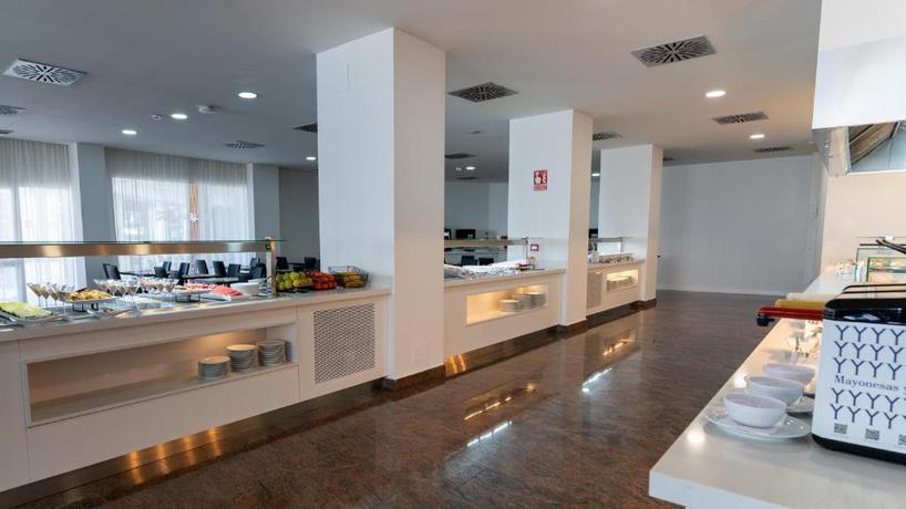 Imagen del bar/restaurante del Hotel BLUESEA Costa Serena. Foto 4