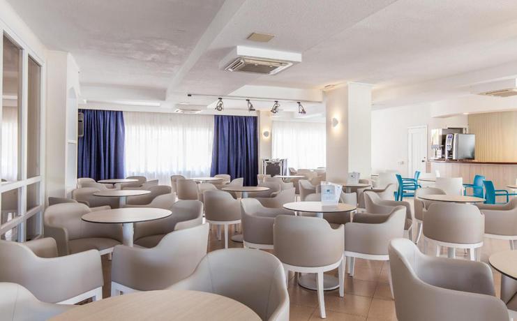 Imagen del bar/restaurante del Hotel BLUESEA Costa Verde. Foto 2