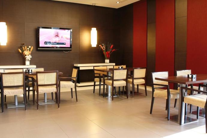 Imagen del bar/restaurante del Hotel BLUESEA Gran Cervantes. Foto 6