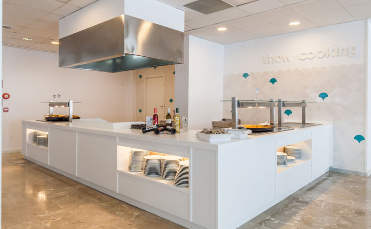 Imagen del bar/restaurante del Hotel BLUESEA Gran Playa. Foto 2