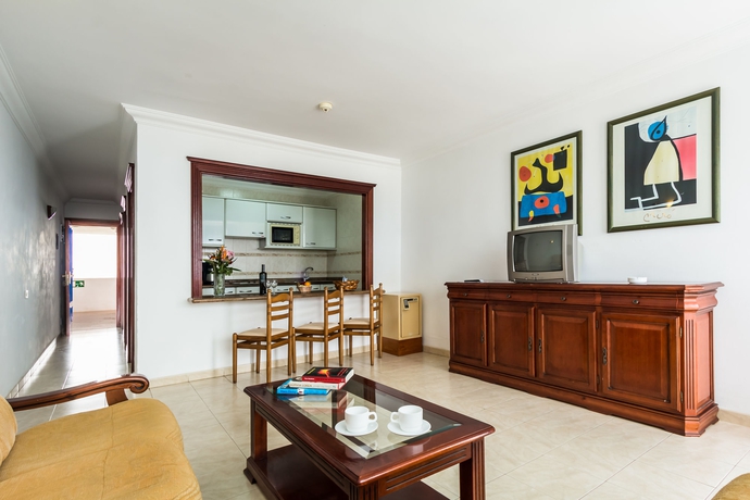 Imagen de los interiores del Hotel BLUESEA Los Cocoteros. Foto 10