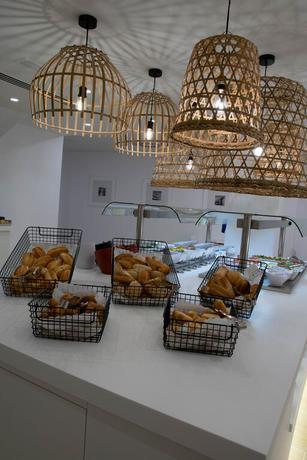 Imagen del bar/restaurante del Hotel BLUESEA Mediodia. Foto 3