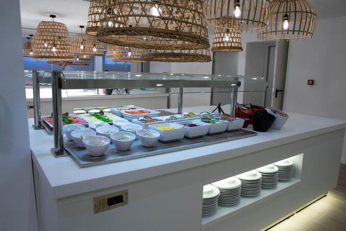 Imagen del bar/restaurante del Hotel BLUESEA Mediodia. Foto 4