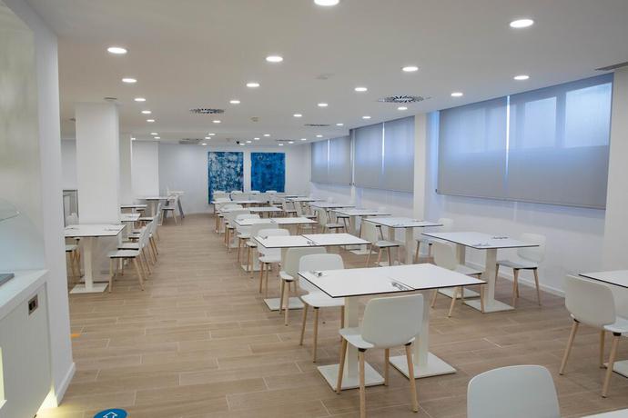 Imagen del bar/restaurante del Hotel BLUESEA Mediodia. Foto 5