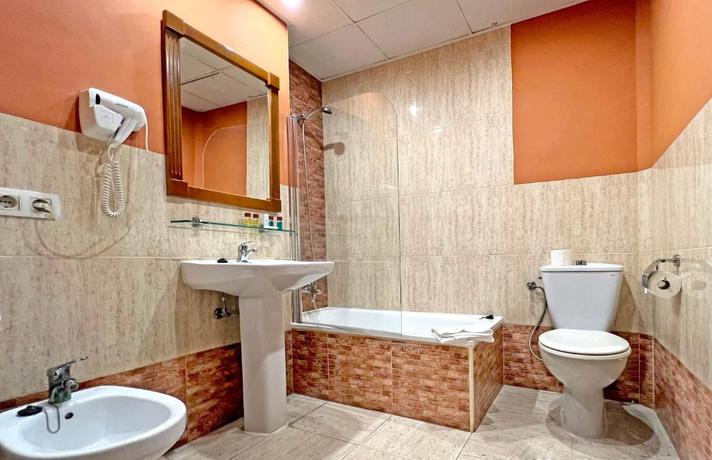 Imagen de la habitación del Hotel BLUESEA Miramar Fuengirola. Foto 9