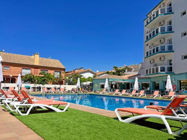 Imagen de la piscina del Hotel BLUESEA Miramar Fuengirola. Foto 16