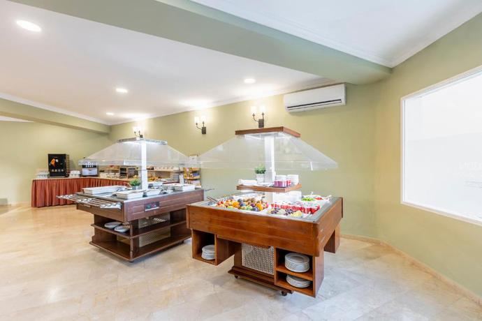 Imagen del bar/restaurante del Hotel BLUESEA Miramar Fuengirola. Foto 4