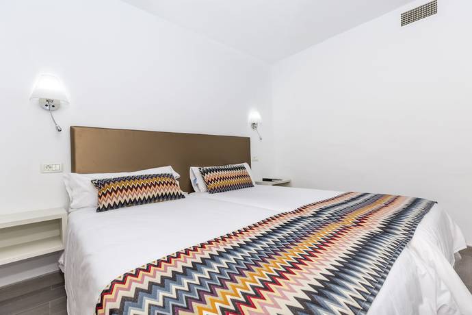 Imagen de la habitación del Hotel BLUESEA Rey Carlos. Foto 7