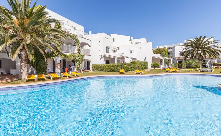 Imagen de la piscina del Hotel BLUESEA Ses Cases D’or. Foto 17