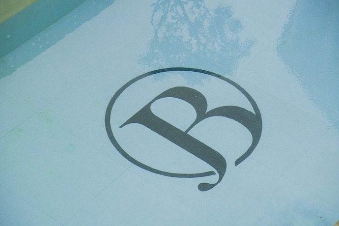 Imagen de la piscina del Hotel BLive Coliving Canggu. Foto 15