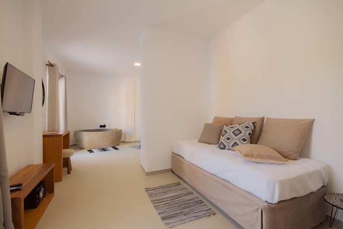 Imagen de la habitación del Hotel BOHOTEL Messonghi - Designer\'s. Foto 13