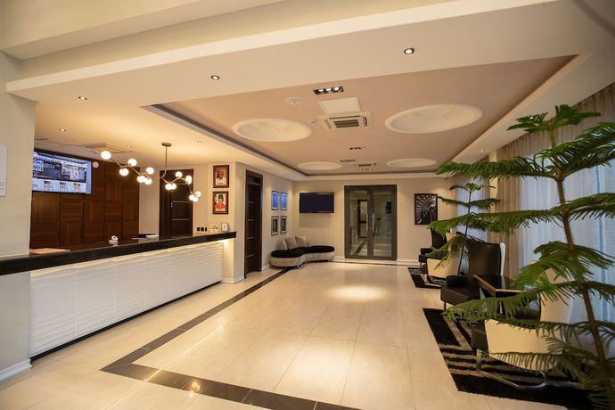 Imagen de los interiores del Hotel BON Tripod Owerri. Foto 17