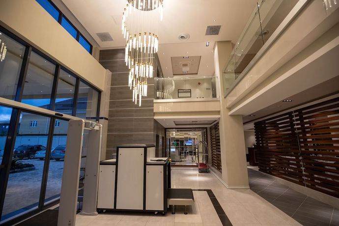 Imagen de los interiores del Hotel BON Tripod Owerri. Foto 19