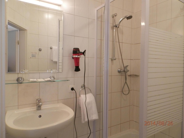 Imagen de la habitación del Hotel BORNHEIMER HOF. Foto 3