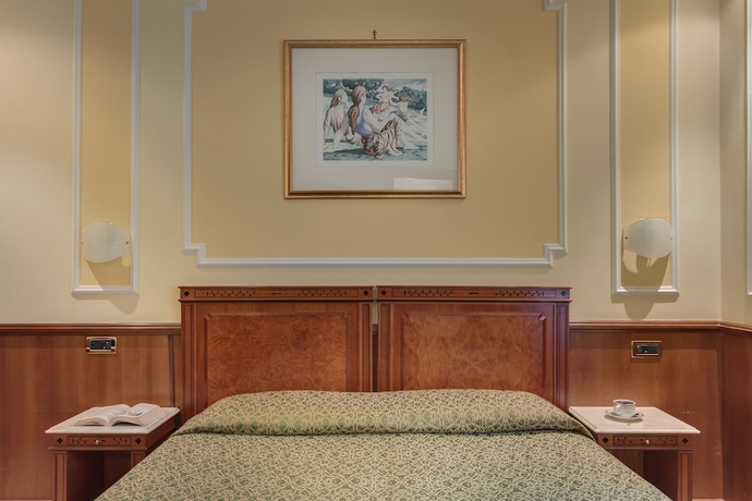 Imagen de la habitación del Hotel BORROMEO. Foto 7