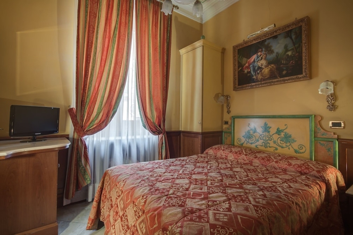 Imagen de la habitación del Hotel BORROMEO. Foto 15